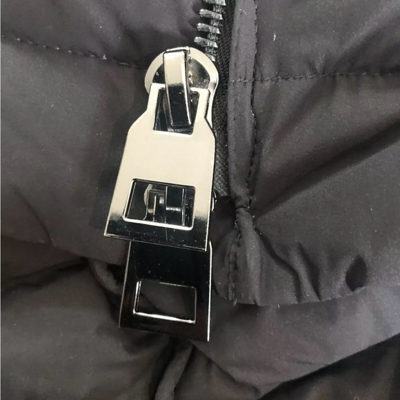 Moncler Barge Asymmetric-Zip Black Quilted Down-filled Coat Size 00 $2250 - Picture 12 of 12